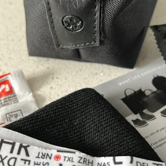 Want Les Essentials Signature Travel Kit NEW - Picture 3 of 8